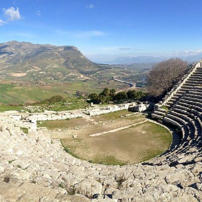 Panorama_dal_teatro_di_Segesta